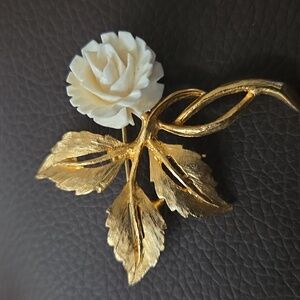 Carved Rose Brooch/Pin. Perfect Condition. Vintage